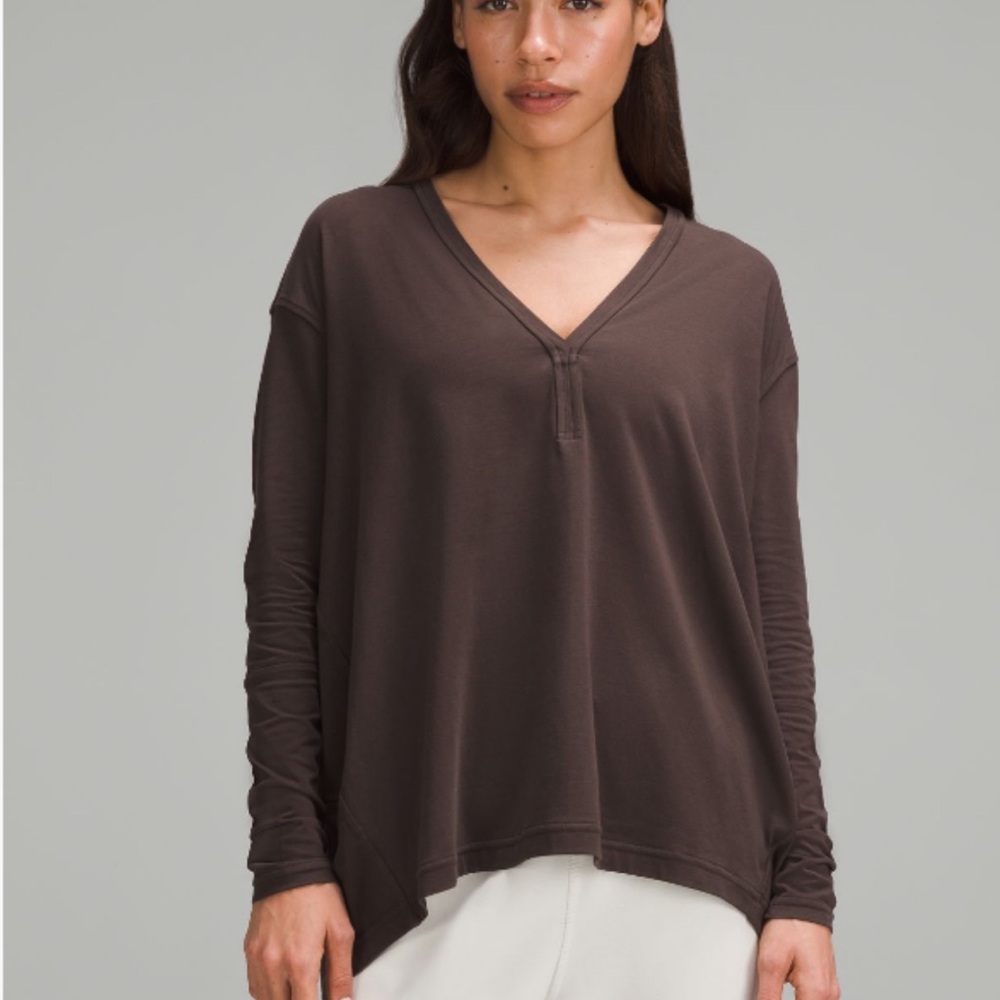 Lululemon Back In Action V-Neck Long-Sleeve Shirt
Espresso, Size 14